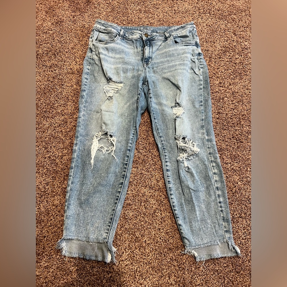 Maurices High Rise jeans 16w Regular Skinny Leg Light Wash Distressed Grunge